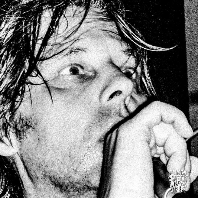 Heftig, live und wahrhaftig - gegen den Strom - Leon Hardy Herzfeld - Singer & Songwriter - leon-hardy-herzfeld - #leonhardyherzfeld